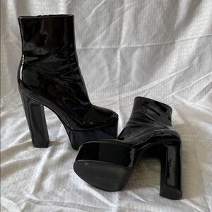 Steve Madden Black Patent Leather Platform Boots
